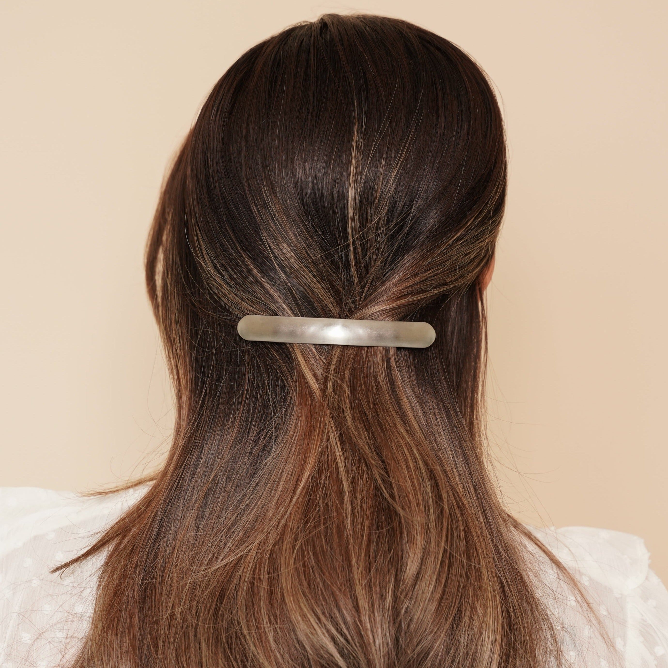 Eleanor Glossy Bar Barrette